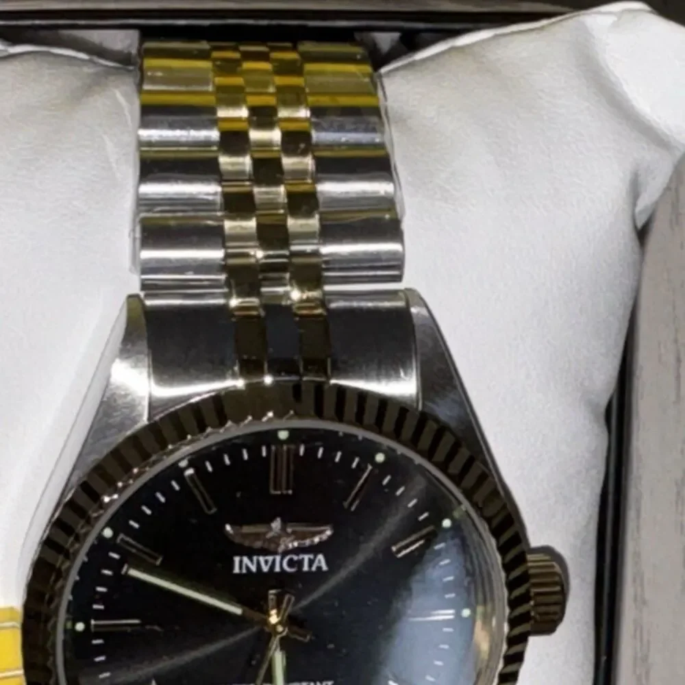Invicta Men’s Two-Tone SS Quartz Watch Black/Gold Dial 50m w/Box Stainless Band
